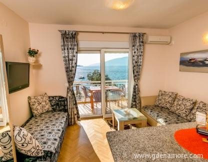 Apartmani Sijerkovic, Apartman no. 3 Kumbor, privatni smeštaj u mestu Kumbor, Crna Gora - Apartman no. 3